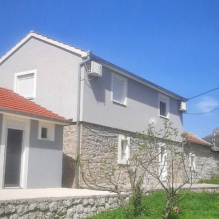 Apartmani Matej Требинє Екстер'єр фото