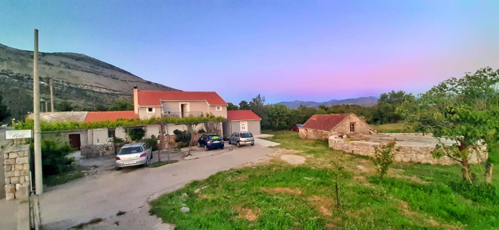 Apartmani Matej Требинє Екстер'єр фото